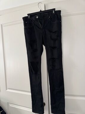 Rogues Men’s Black Distressed Skinny Jeans
